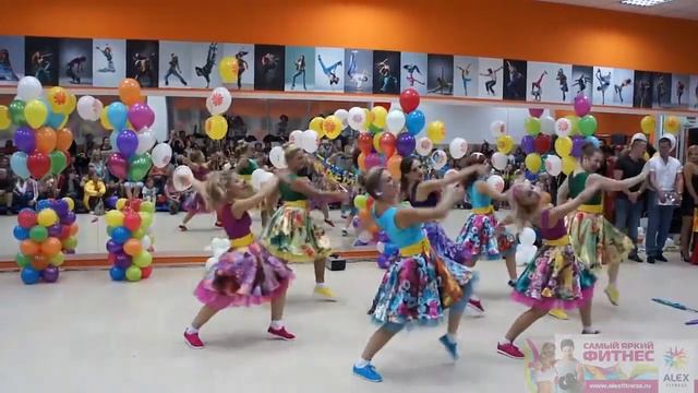 Команда Zumba поздравляет клуб "Алекс фитнес Электросталь" с 3-й годовщиной смотреть онлайн