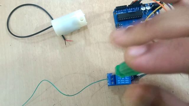 How to make Automatic Plant Watering System using Arduino UNO and Soil Sensor || Techie Lagan смотреть онлайн