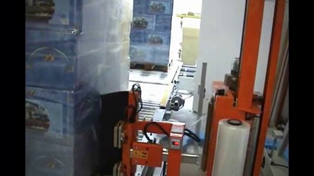 Упаковка ящиков стретч пленкой на машине ОМС AV530 смотреть онлайн