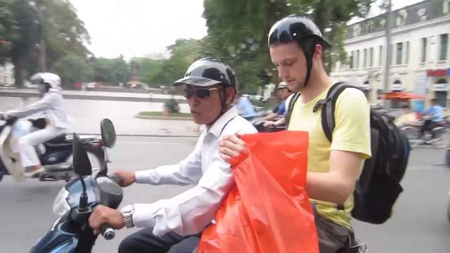 Riding around Hanoi on a motorbike High Speed - Canon IXUS 220 HS смотреть онлайн