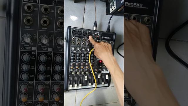 Mixer Makie Pro FX8 USA смотреть онлайн