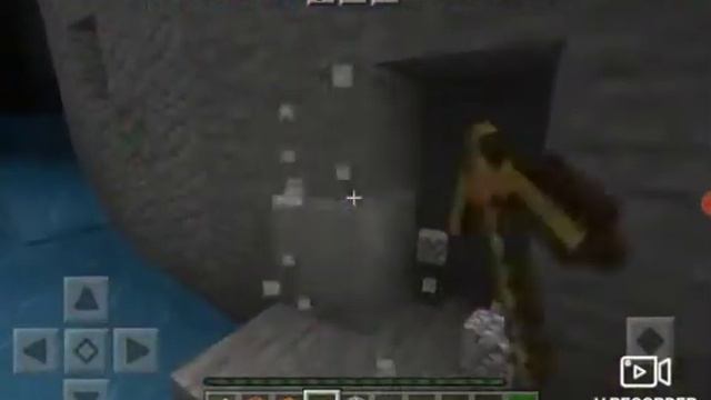 первый день в Майнкрафте/ не знаю что делать с железом😂/ смотреть онлайн