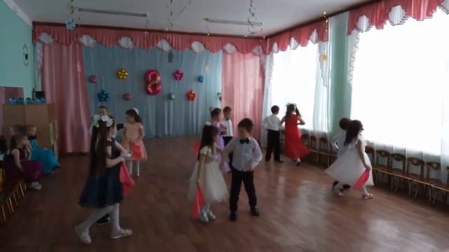 8 марта 2021 год.Алексей выступает в садике смотреть онлайн