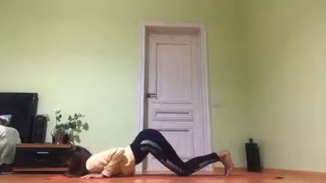 Йога Флоу: мягкая практика на вытяжение для начинающих + пранаяма смотреть онлайн