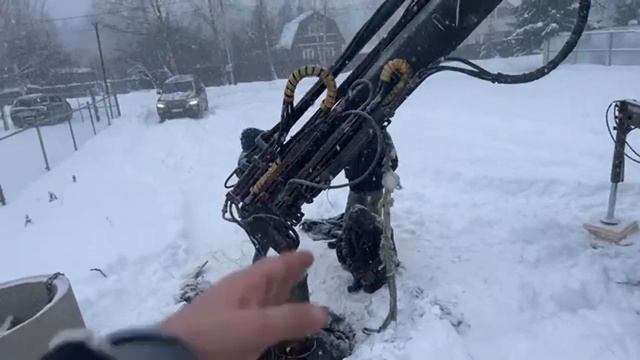 Бурение колодца машиной. Копка колодца. Колодец . смотреть онлайн