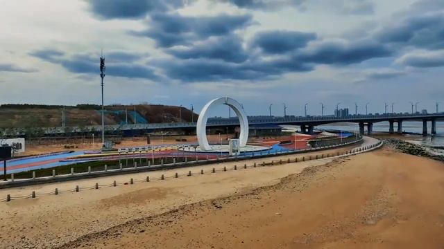 The most beautiful beach on the world is located in Yantai city. смотреть онлайн