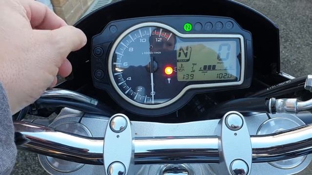 Suzuki Gsr750 How To Change The Clock...