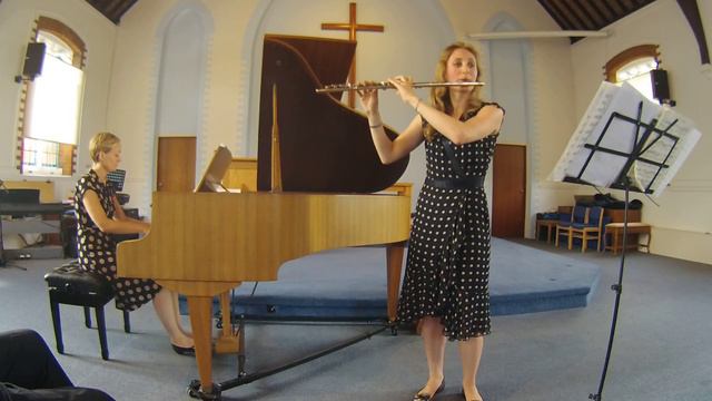 Lennox Berkeley Sonatina - flute and piano - Emily Andrews and Eva Hilmarsdottir смотреть онлайн