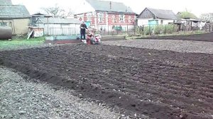 Вспашка мотоблоком весной.