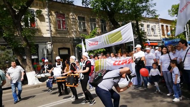 Пусть всегда будет солнце! С ПЕРВОМАЕМ! смотреть онлайн