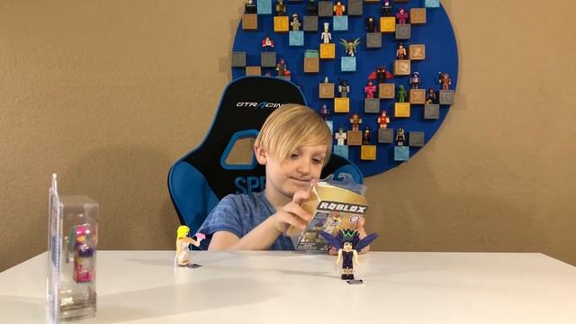CELEBRITY SERIES ROBLOX TOYS UNBOXING: Bride, Design It Dreams, Pixel Artist, Roller Skating Rink смотреть онлайн