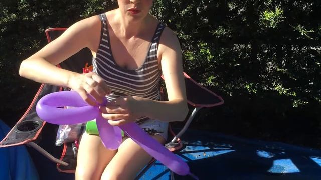 Последний теплый денек!проведем его в бассейне с Никой и Эрикой смотреть онлайн