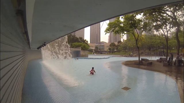 MnogoStran/Малайзия/Бассейн в центре Куала-Лумпура - вид на башни близнецы смотреть онлайн