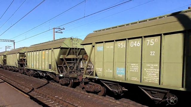 ВЛ8М-509 с грузовым поездом смотреть онлайн