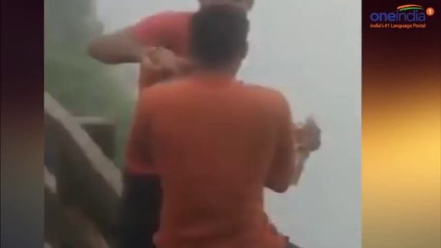 2 youth jump to death in Maharashtra, friends record video before jump | Oneindia News смотреть онлайн