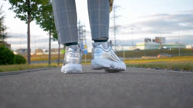 Видеообзор кроссовки Fila Disruptor 2 Silver от магазина Filadiscount.ru смотреть онлайн