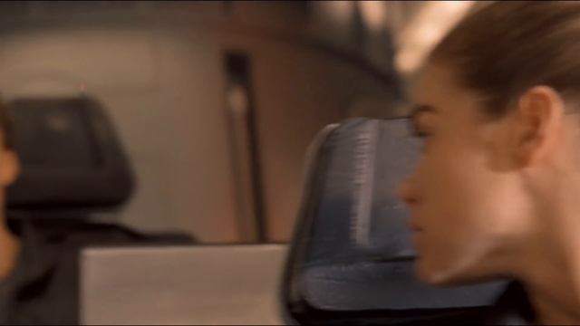 Starship Troopers - Klendathu Drop Scene