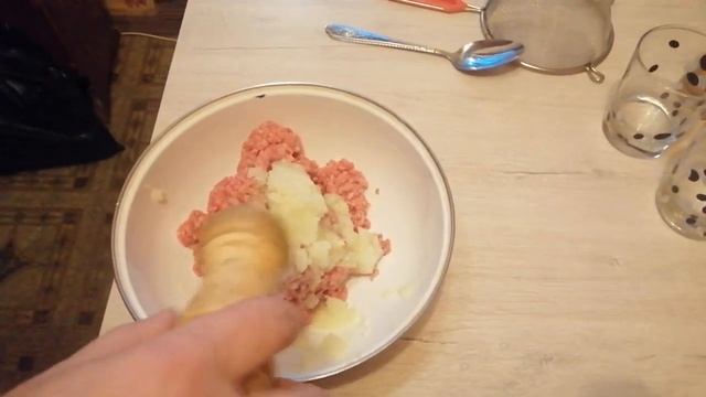 ВКУСНЕЙШИЕ ДОМАШНИЕ ПЕЛЬМЕНИ l ГОТОВИМ ДОМА#пельмени,#домашняяеда,#домашниепельмени,#вкусныепельмен смотреть онлайн