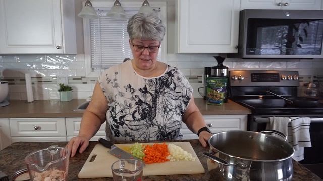 ONE CHICKEN THREE MEALS FOR 2 PEOPLE/Stretch Your Food Budget With A Little Planning смотреть онлайн