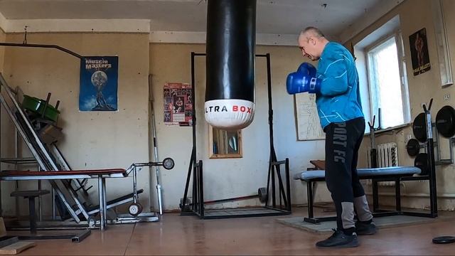 тренировка старика на мешке смотреть онлайн