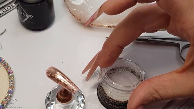 Quick and easy winter manicure with snowflakes. Blush pink and rose gold nails. Nails 2022 смотреть онлайн