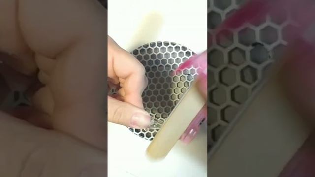 Коррекция сама себе на типсы. Треш Переношенное покрытие, отслойки. Нежный романтический дизайн смотреть онлайн