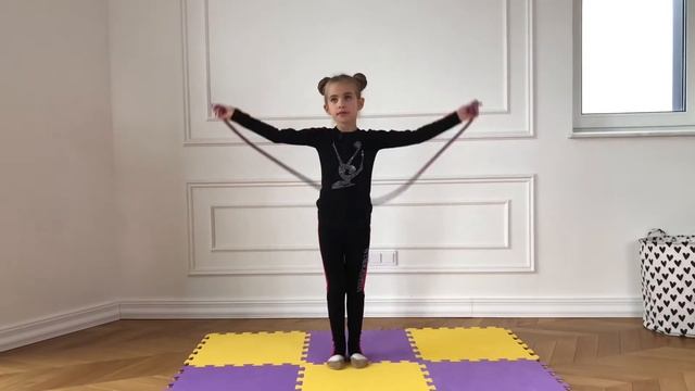 Как научить ребёнка прыгать на скакалке? Как правильно выбрать скакалку? #прыжкинаскакалке смотреть онлайн