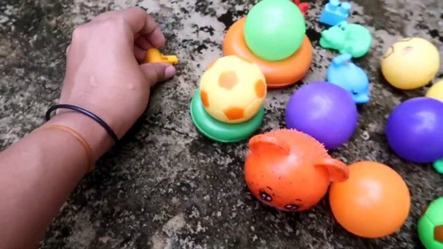 Mencari Mainan, Bola Sepak, Bola Plastik, Bola Emoji, Binatang Mainan, Tentara, Kucing, Kupu-Kupu смотреть онлайн