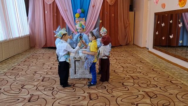 Танец мальчиков "Варись кашка". Подготовительная группа. смотреть онлайн