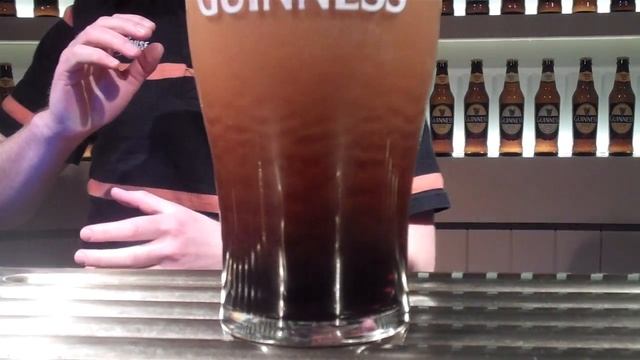 How To Pour A Perfect Pint Of Guinnes - A Tour @ The Guinness Storehouse In Dublin, Ireland