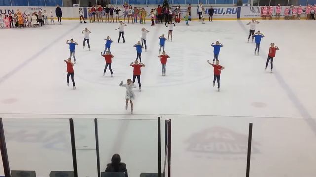 Новый Год на льду/Танец не детское время смотреть онлайн