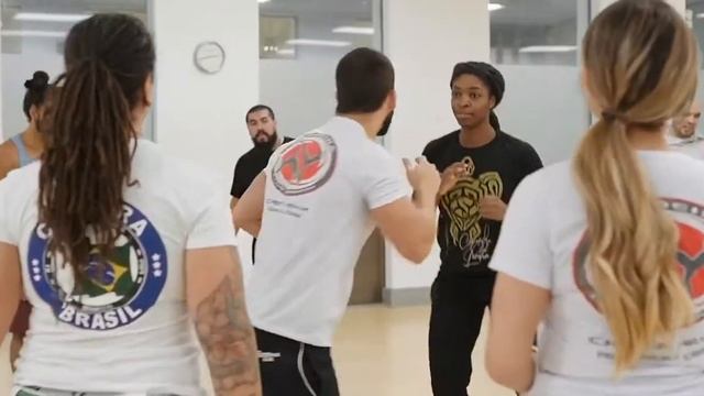 Atleta Jhenifer Soares em Londres - Capoeira Club London смотреть онлайн