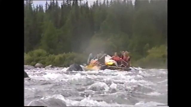 Прохождение порога перед базой Санавож вид с правого берега смотреть онлайн