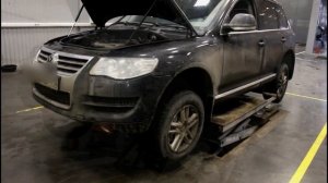 Замена масла и масляного фильтра в двигателе автомобиля Volkswagen Touareg 3,0 V6 TDI
