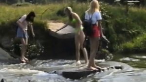 Girls across the river. Девочки через речку.