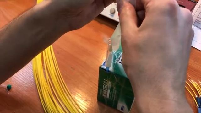 Заливаем клей в шприц смотреть онлайн