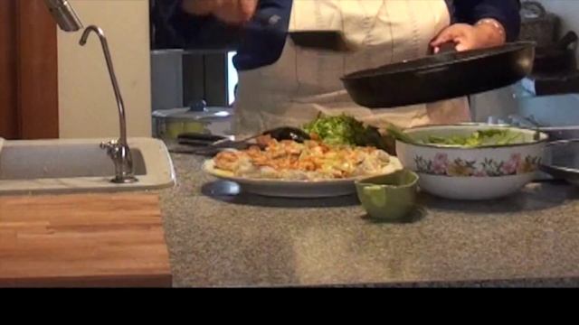 Уха "Бистро" и Жареный хек с луком и морковью смотреть онлайн