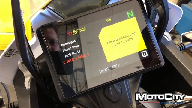 2022 KTM 1290 Super Adventure R - New TFT Screen Display and Functions смотреть онлайн