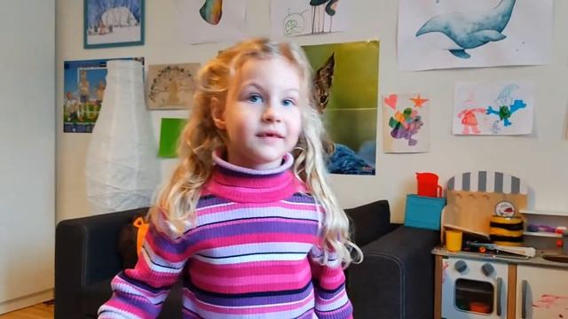 СТИХ про букву Е. Е похожа на расчёску, Чтоб расчёсывать причёску. Учим буквы, стихи про буквы. смотреть онлайн