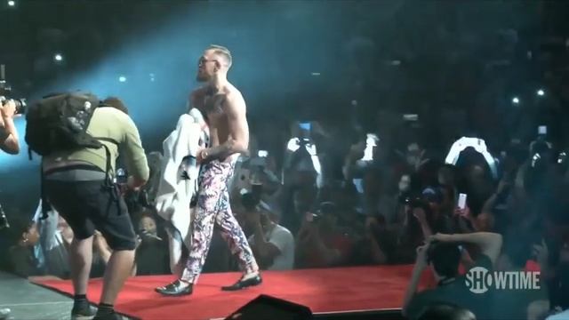 У моей девушки день рождения. Dance Conor McGregor and Tom Hardy смотреть онлайн