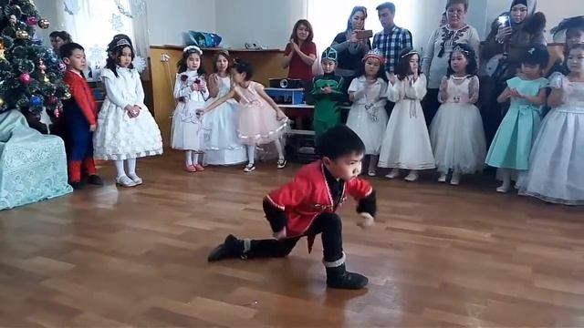 Маленькая звездочка Танца из Таласа смотреть онлайн
