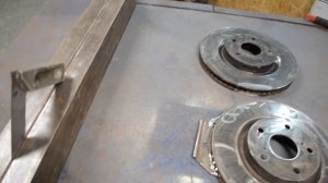 СТОЙКА ДЛЯ ТИСКОВ