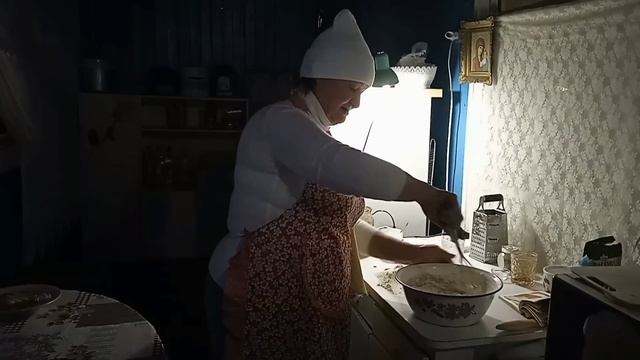 Наш обычный день, приготовила оболденый пирог смотреть онлайн