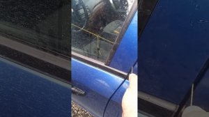Один из способов как открыть авто если сработал центральный замок а ключи остались в авто.