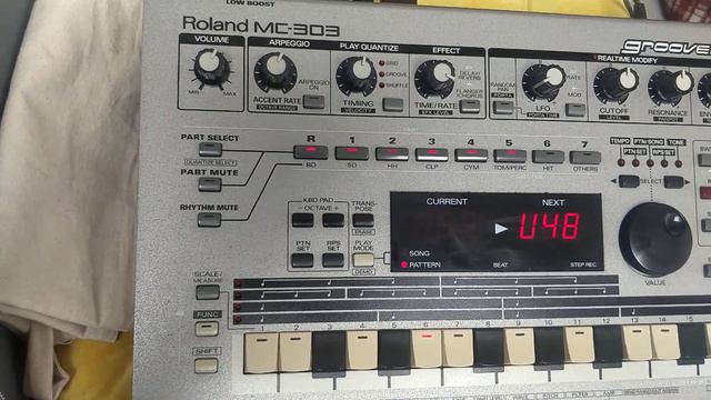 Roland MC-303 - No Commitment смотреть онлайн