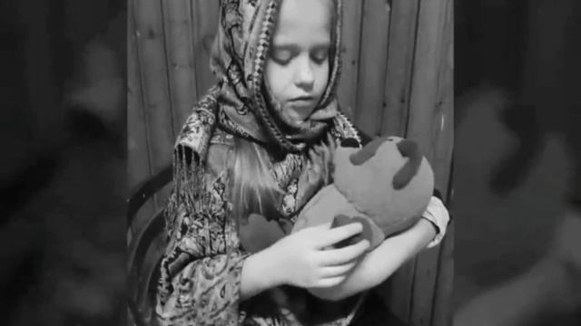 "ОБОРВАННОГО МИШКУ УТЕШАЛА". Лужбина Елизавета Павловна