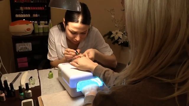 Маникюр с эффектом Омбре в салоне красоты «Леди'С» смотреть онлайн