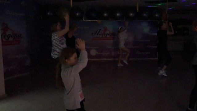 ZUMBA FITNESS пижамная вечеринка в студии Айседора смотреть онлайн