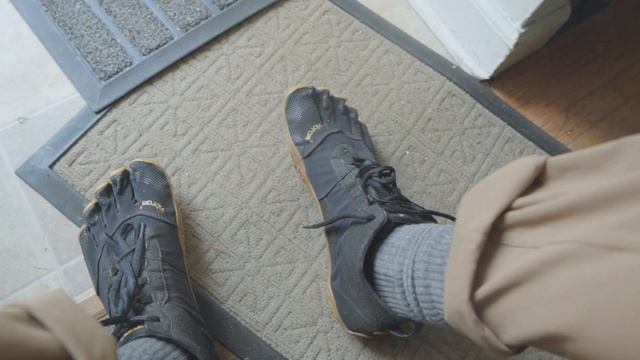 VIBRAM V-TREK / the best barefoot shoe of all time смотреть онлайн