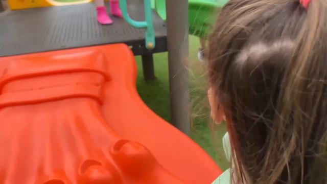 LUDO CADE al PARCO ANDIAMO al PRONTO SOCCORSO 🏥😱 смотреть онлайн